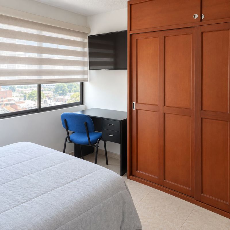 Select: clóset, escritorio y televisor.
